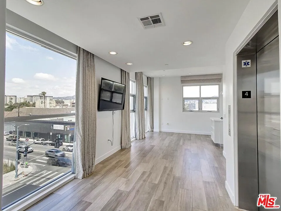1 bed, 2.0 bath, 1010 sqft, $4,000 — Photo 4