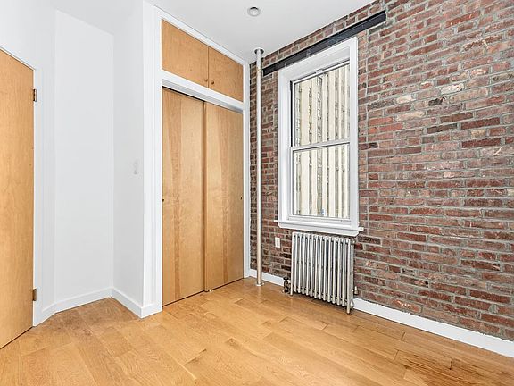 4th image of 75 Baxter St APT 25