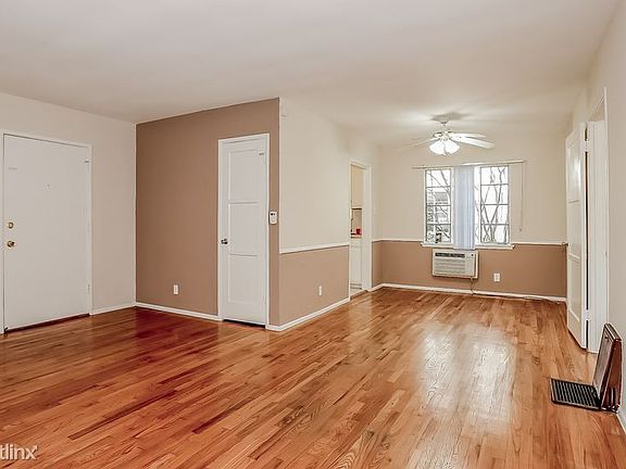 006-Living_Room-798616-mls