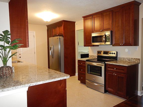 5th image of 208 Carol Dr