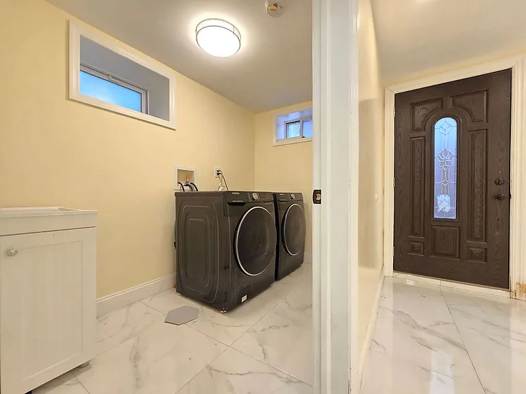2154 E 23rd St #1 — Photo 29