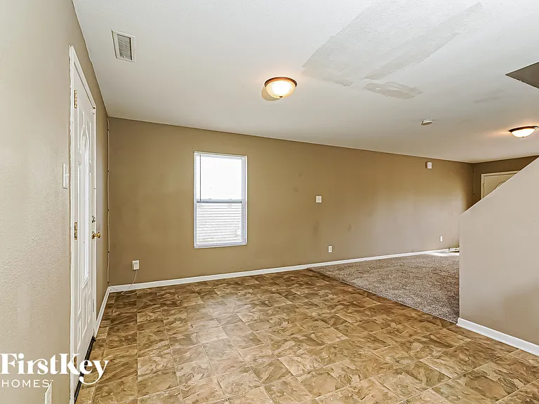 10702 Gathering Dr — Photo 4