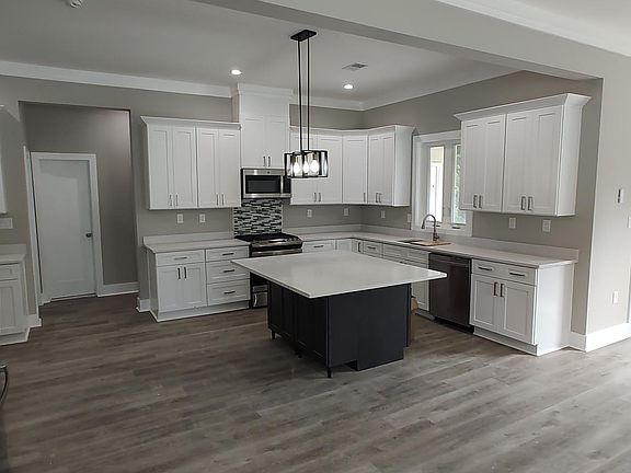3rd image of 2053 Pimmit Dr