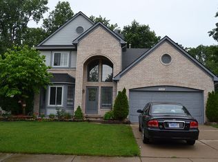 7023 Foxcreek Dr #16, Canton, MI 48187