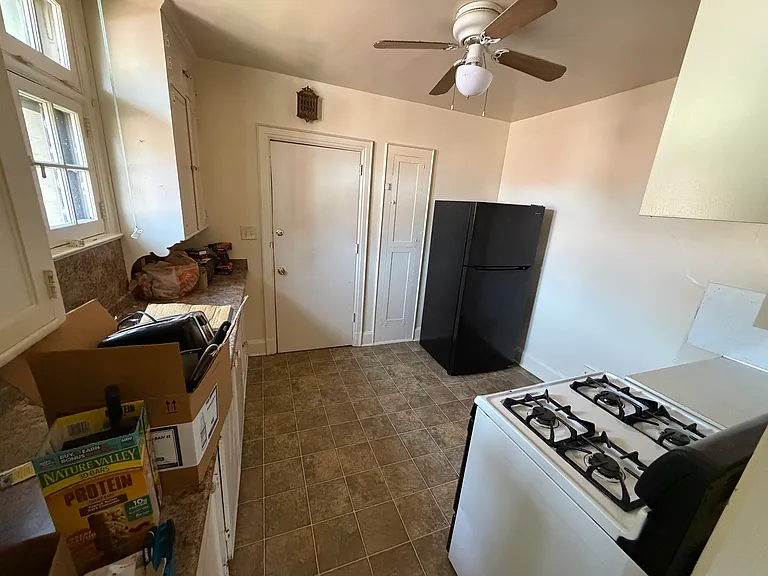 489 W Judson Ave — Photo 6