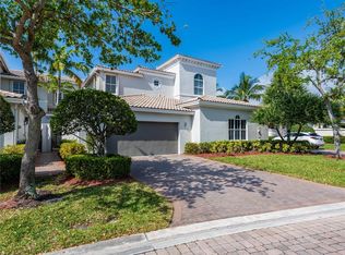 896 Spinnaker Dr W, Hollywood, FL 33019