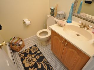 27 Ponderosa Ln, Old Bridge, NJ 08857