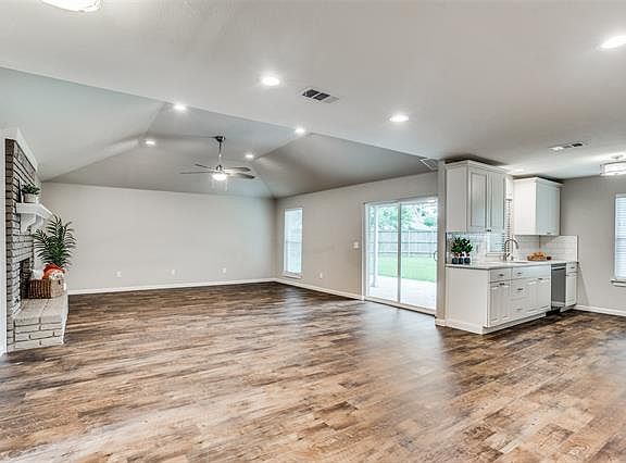 4th image of 505 Meadow Creek Dr