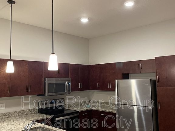5th image of 9404 N Robinhood Ave