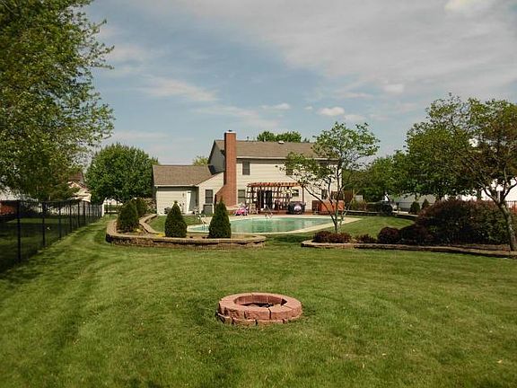 3rd image of 5447 Meadow Grove Dr