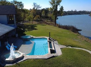 206 Elm St, Highlands, TX 77562