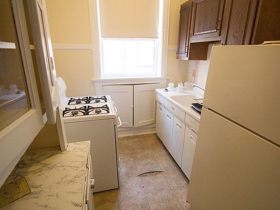 3rd image of 3135 Halliday Ave