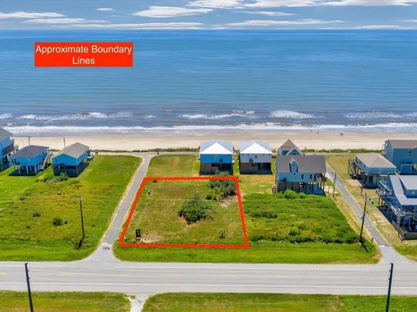 995 Lazy Ln, Gilchrist, TX 77617