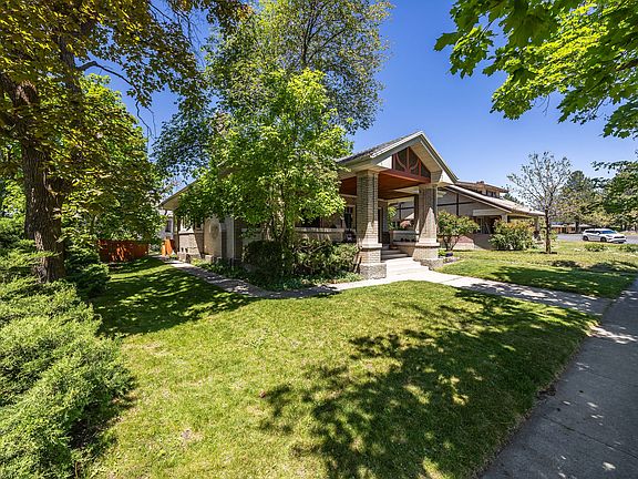 3rd image of 379 Boulevard St