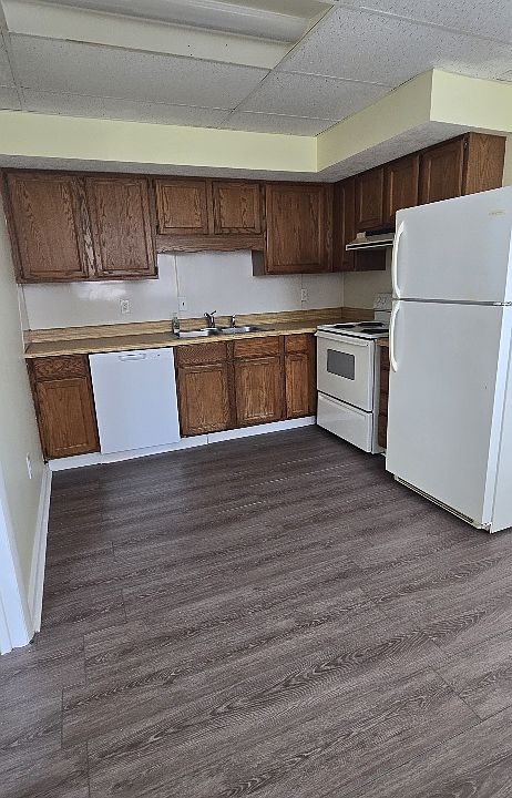 Large eat in kitchen view with all appliances.