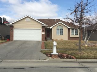 8942 Prairie Village Dr, Lincoln, NE 68507