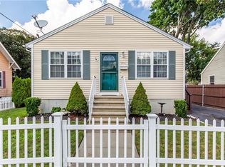 106 Oakland Ave, Pawtucket, RI 02861