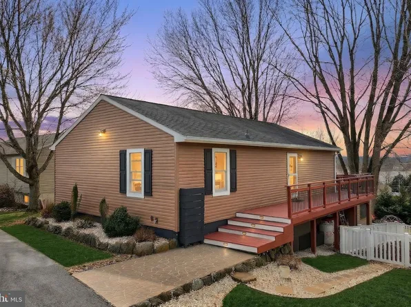 15 Schofield Dr, East Berlin, PA 17316