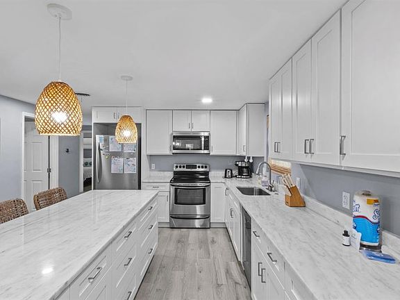 3rd image of 690 Fox St