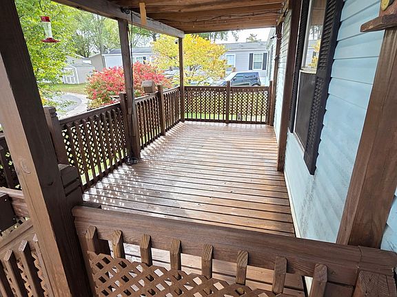 2nd image of 76 W Foxrun St