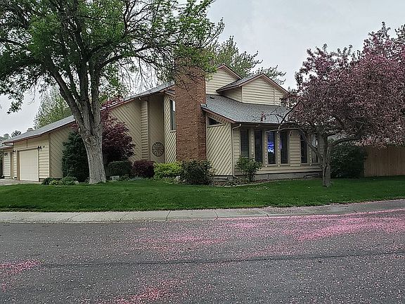 4th image of 10258 W Alliance St