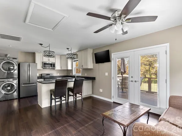 24 Ian River Dr, Asheville, NC 28806