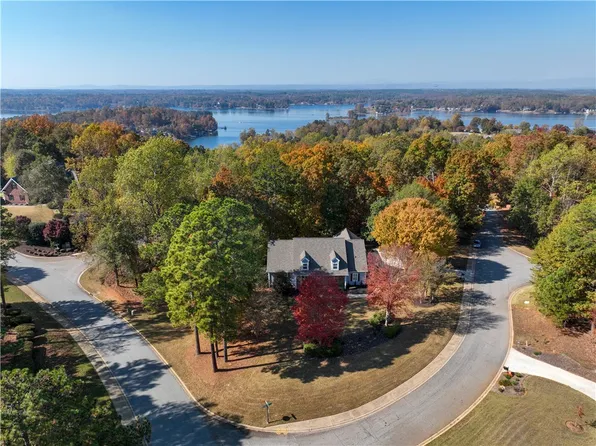 201 Winding Oaks Dr, Seneca, SC 29672