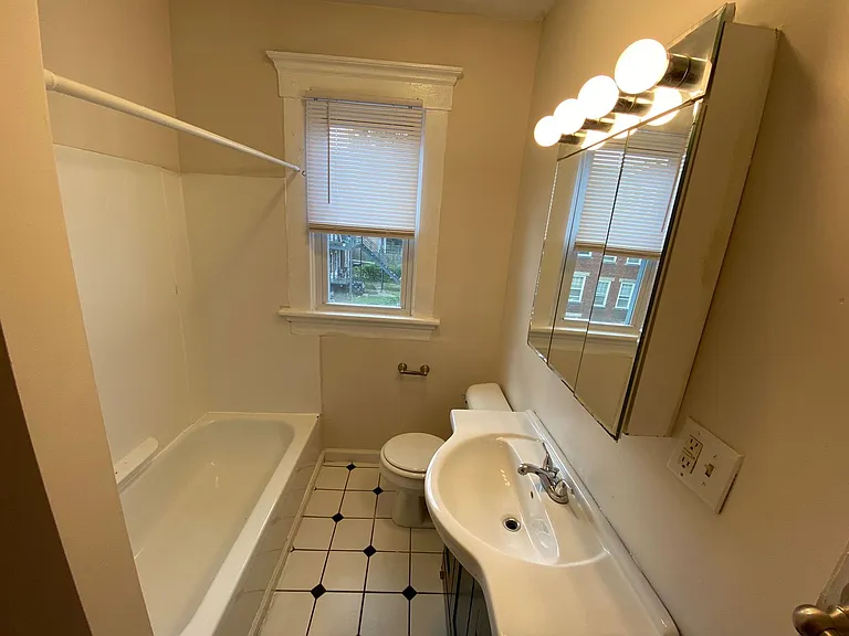 King Ave 252-254 SCR — Photo 12