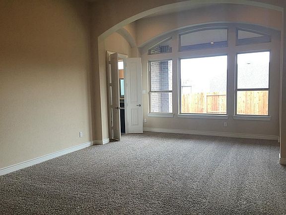 5th image of 935 Pine Knoll Ct