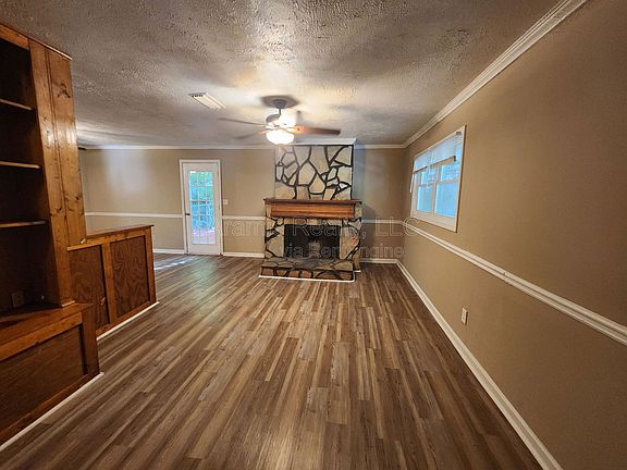 2nd image of 3856 Cindy Dr