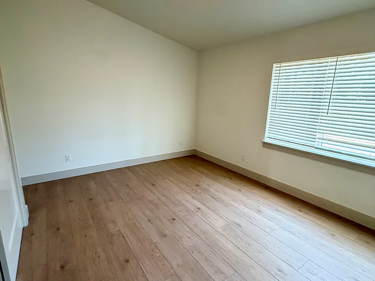 122 N Locust St #2 — Photo 14
