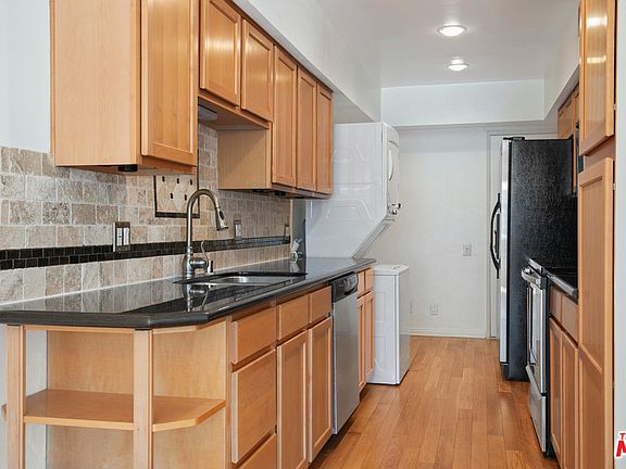 3rd image of 4915 Tyrone Ave APT 124