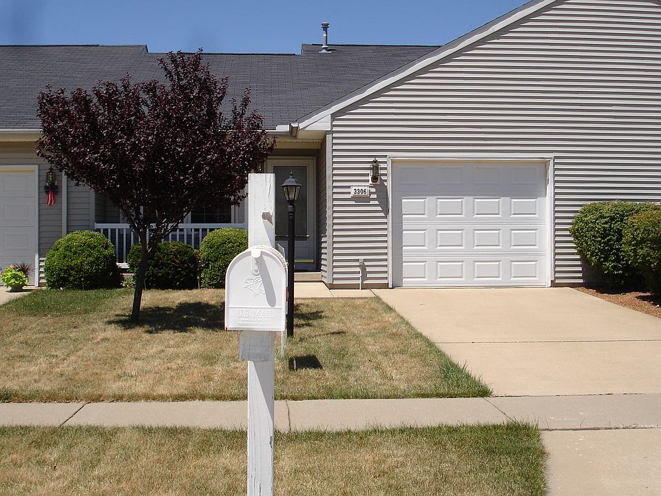 Great location, better than new with new paint and carpet, and move in ready and No association fee.