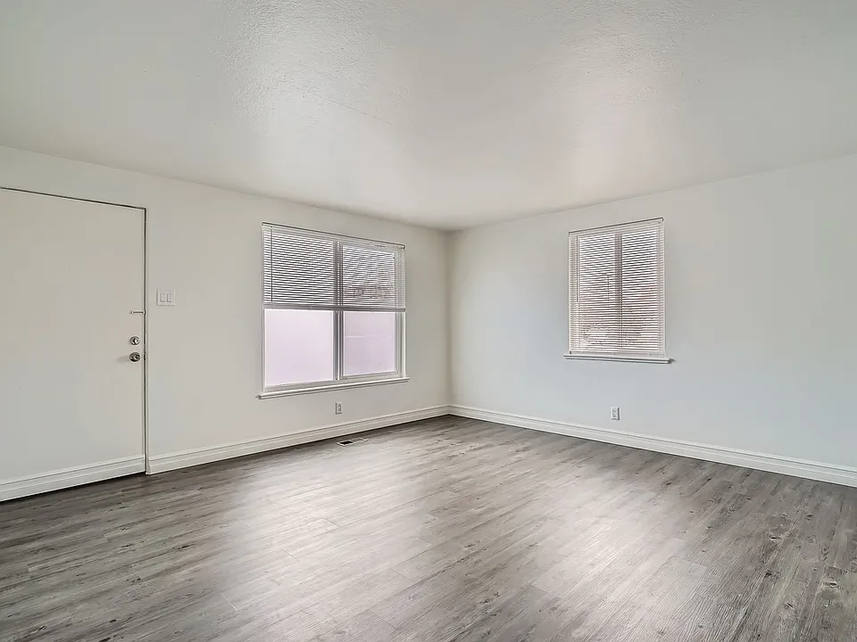 Living room ALL NEW! flooring, paint, blinds
