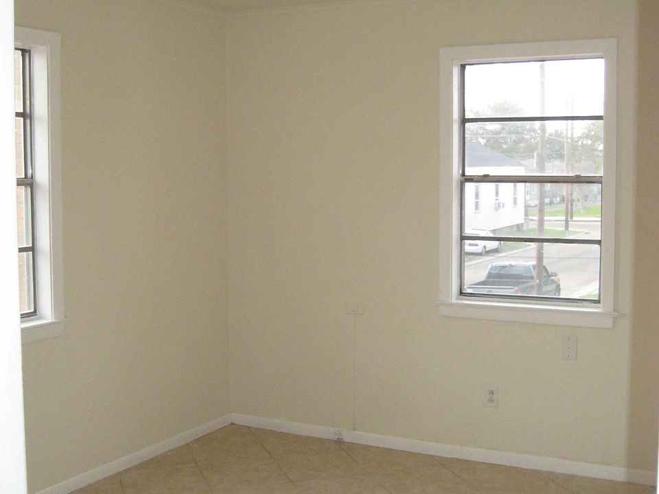 2nd image of 1705 8th St APT 3
