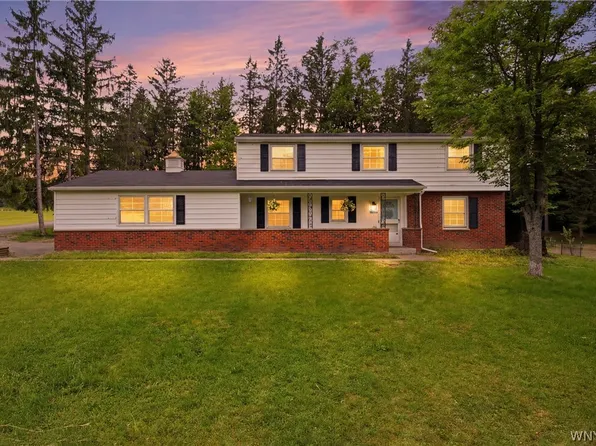 8894 Woodview Dr, Colden, NY 14033