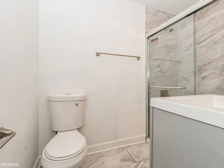 2102 W Roscoe St #1F — Photo 7
