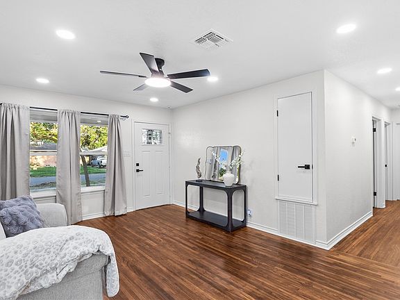 5th image of 4105 Markins Dr