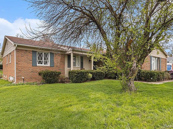 2nd image of 36629 Lansbury Ln