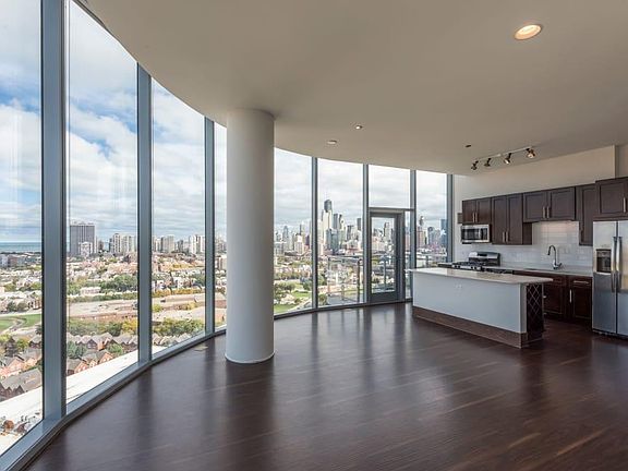 3rd image of 1525 N Clybourn Ave #614