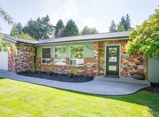 727 Upland Dr, Mount Vernon, WA 98273