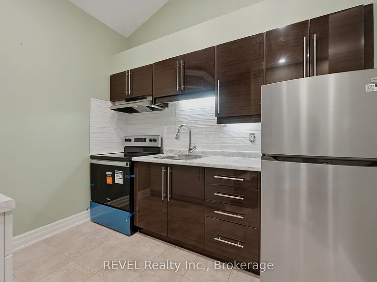 10 Queen St #1 — Photo 11