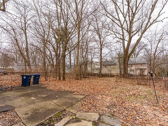 4th image of 416 Bacon Ave