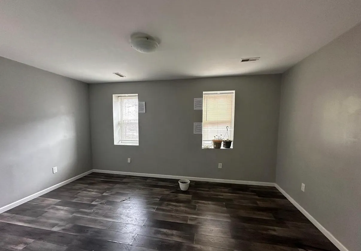 3 bed, 1100 sqft, $2,000 — Photo 3