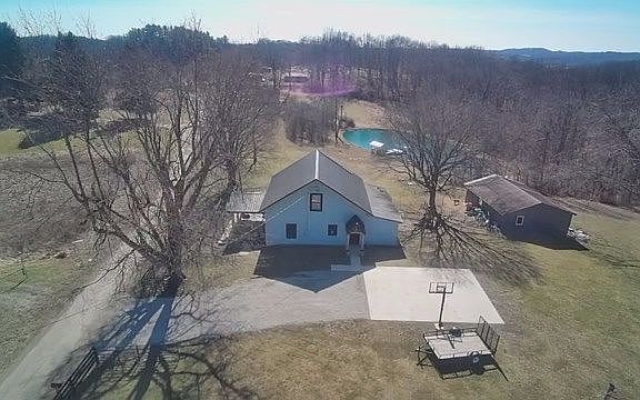 2nd image of 993 Tolliver Rd