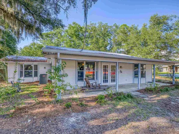 7498 Chase St, Navarre, FL 32566