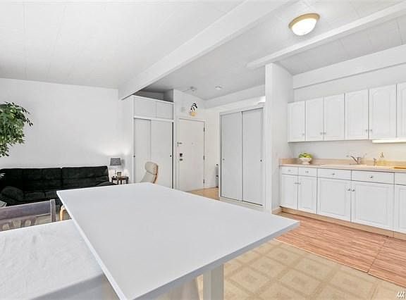 3rd image of 465 Winslow Way E APT 312