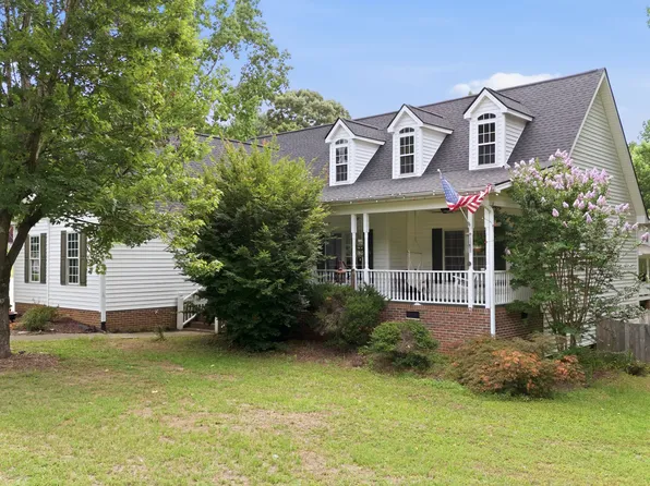 221 Black Forest Dr, Clayton, NC 27527