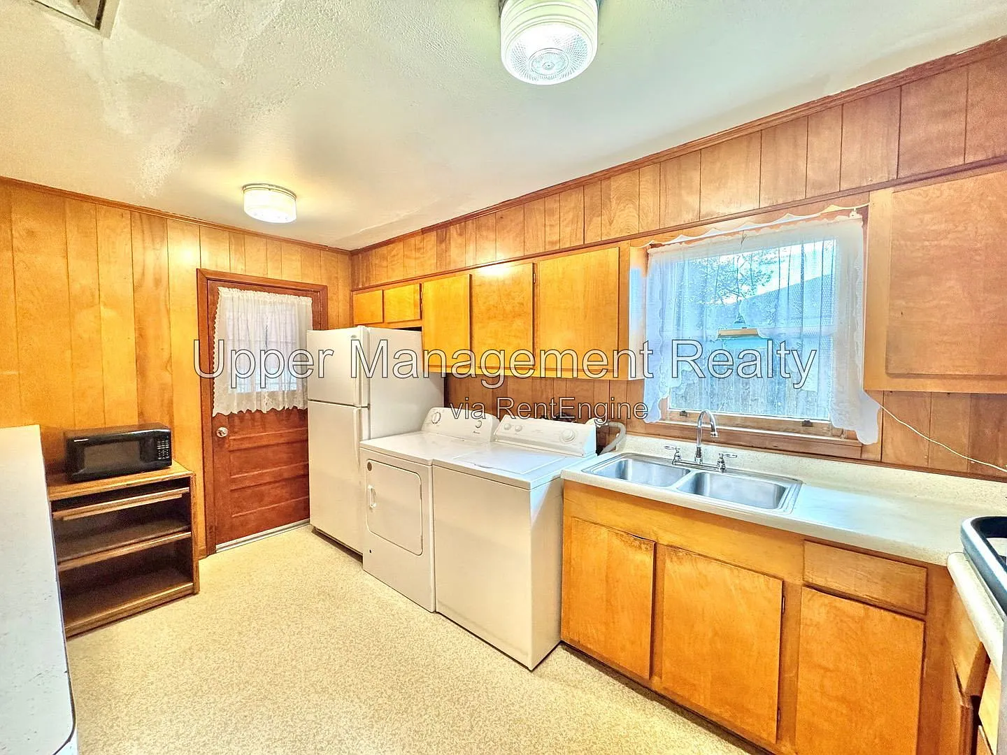 3 bed, 1.0 bath, $1,500 — Photo 2