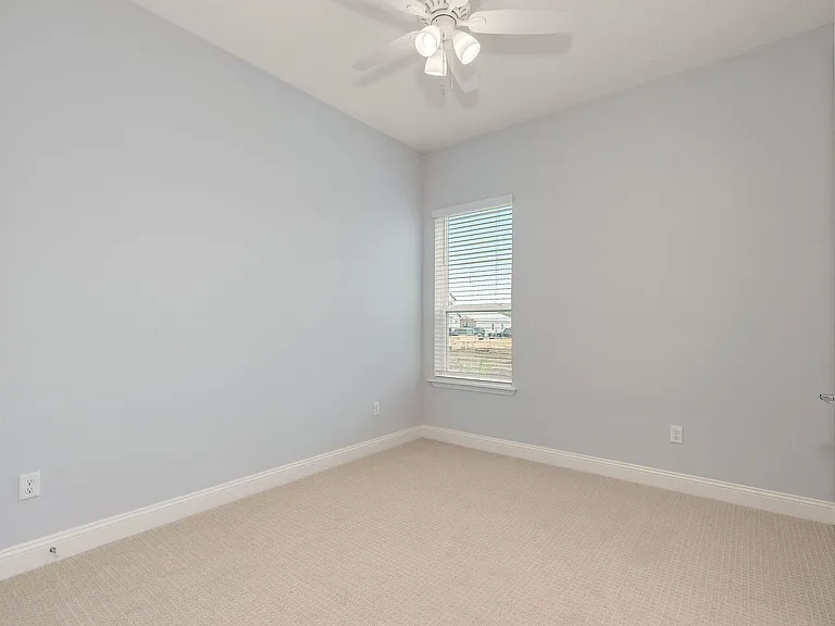 218 Waterline Dr — Photo 2